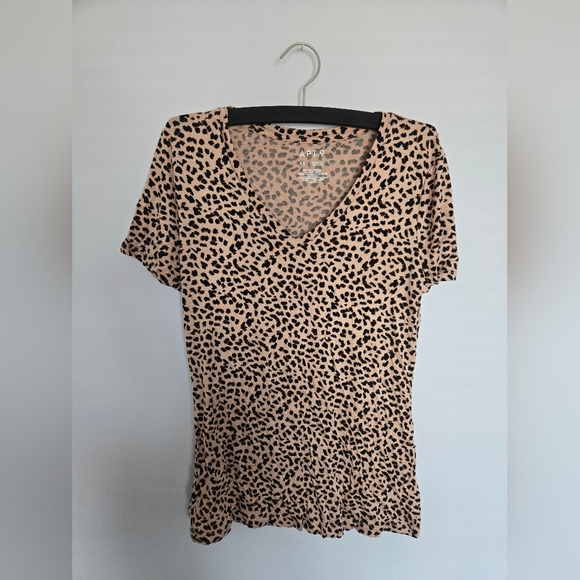 Apt. 9 Leopard Print Women's V neck - Picture 1 of 3